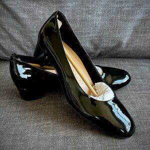 **NEW IN BOX** Trotters Dream Black Patent Pumps, Size 10M